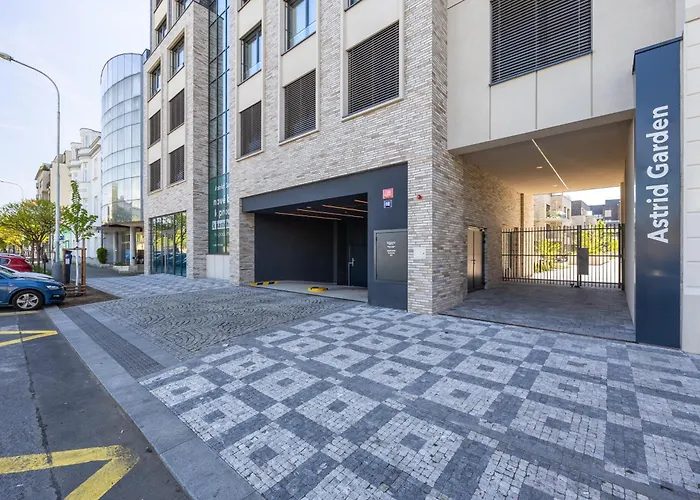 Peaceful And Cosy Newly Built With Parking Prague