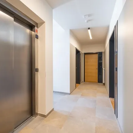 Peaceful And Cosy Newly Built With Parking شقة *