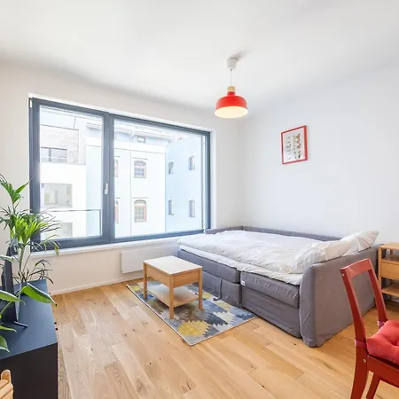 Peaceful And Cosy Newly Built With Parking Prague