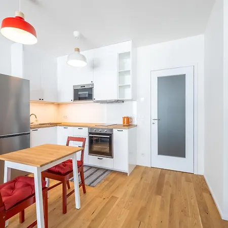 Peaceful And Cosy Newly Built With Parking *