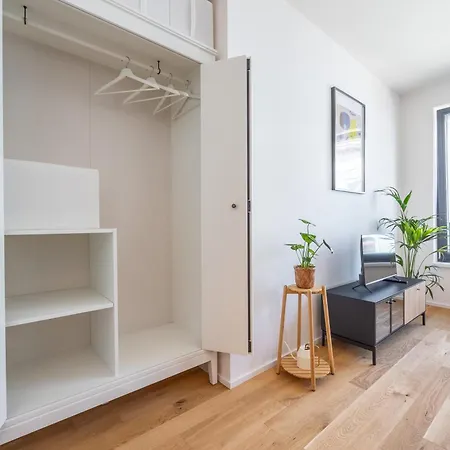 Peaceful And Cosy Newly Built With Parking *