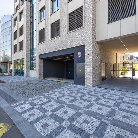 Peaceful And Cosy Newly Built With Parking Prague